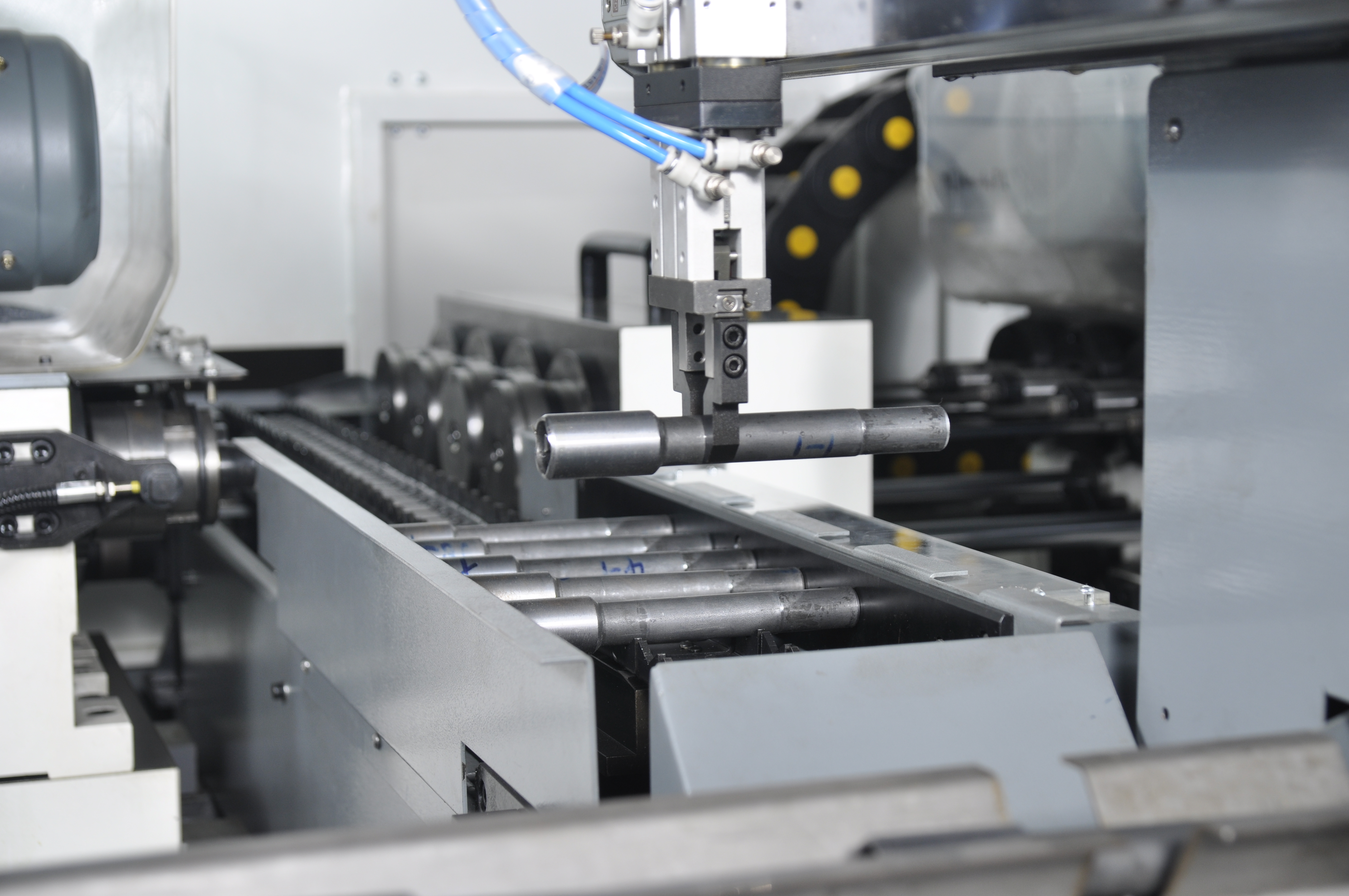 ZK2115×4BC/500A 深孔鉆床配置桁架機(jī)械手，加工輸入軸單機(jī)自動化